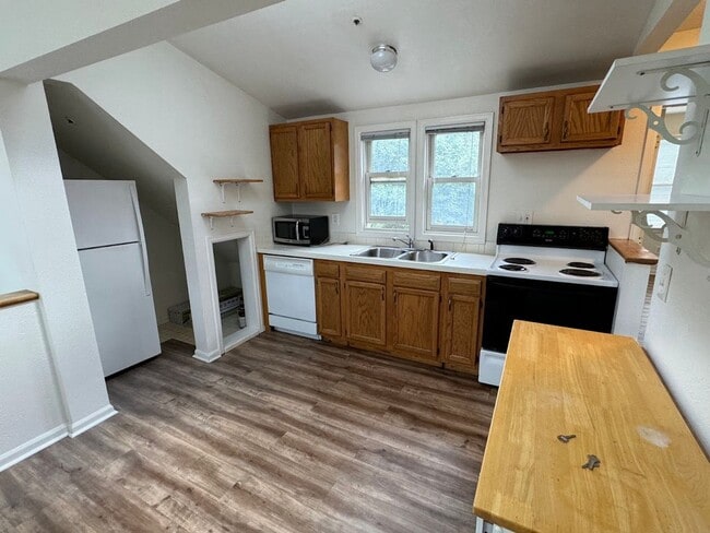 Building Photo - Goss Street Duplex
