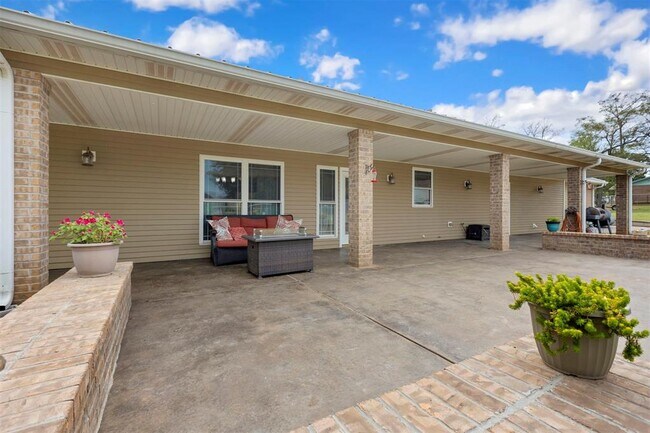 Building Photo - 421 Sweetbough St