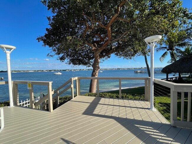 Building Photo - 5600 N Flagler Dr