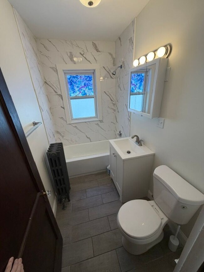 Building Photo - 3bed in Dorchester is now available