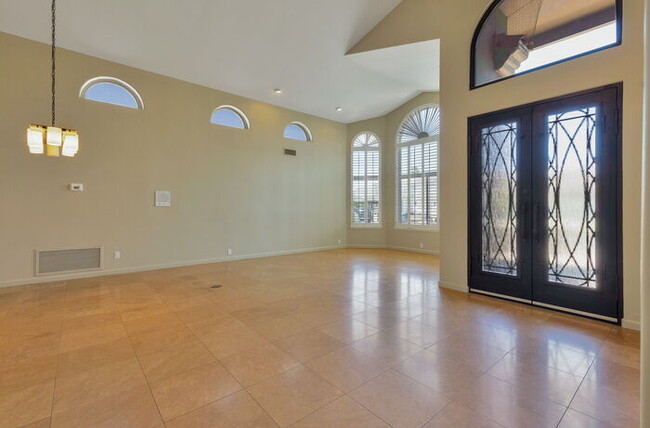 Building Photo - 1307 E Treasure Cove Dr
