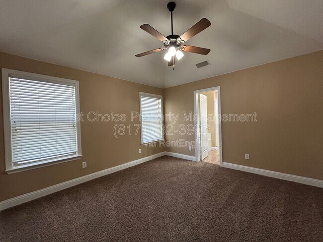 Building Photo - 5865 Fir Tree Ln