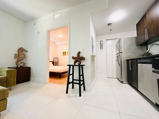 Building Photo - Bright and furnished 1/1 in classy remodel...