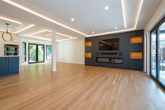 Building Photo - 611 W 49th St