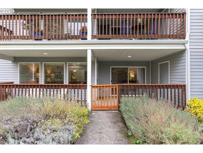 Building Photo - 6734 N Richmond Ave