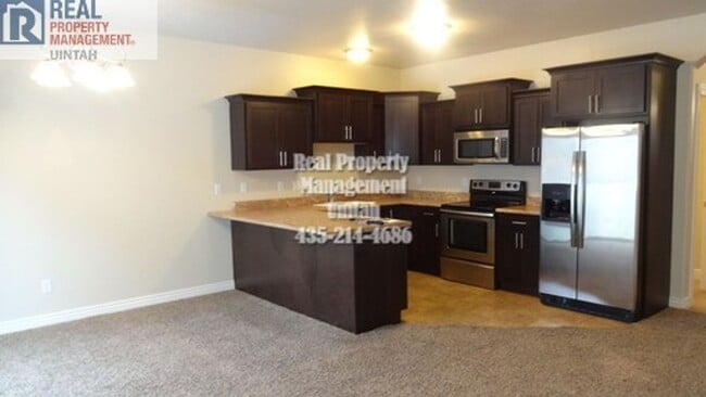 Building Photo - 3 bed 2.5 bath townhome in Fox Run. MOVE IN SPECIAL $400 OFF YOUR FIRST MONTH'S RENT WHEN YOU SIG...