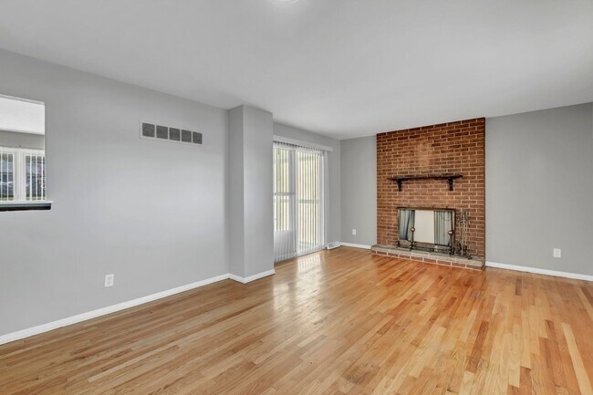 Building Photo - Spacious Single Family Home In Florissant with a Walk Out Basement!!