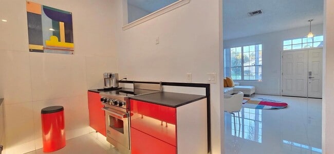 Building Photo - 661 Lake Wellington Dr