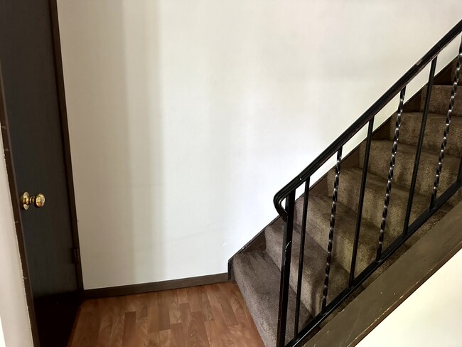 Building Photo - 111 Pin Oak Dr