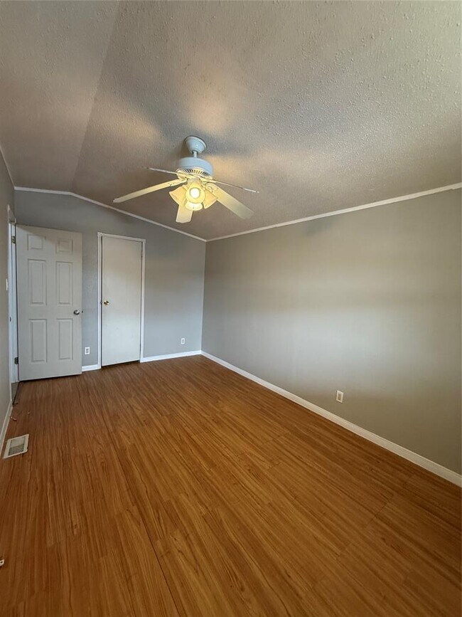 Building Photo - 7200 Fm 487