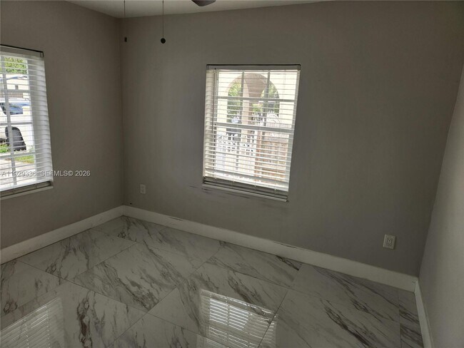 Building Photo - 342 E 46th St