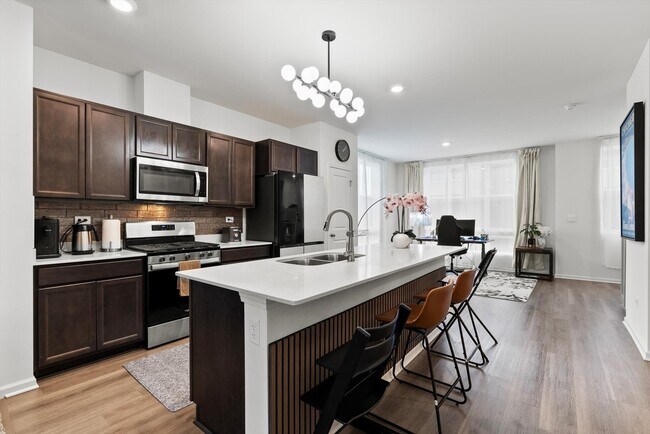 Building Photo - 343 Summit Cir