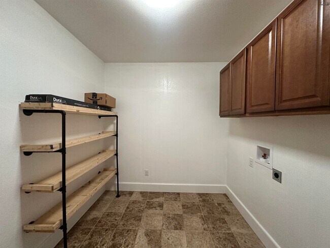 Building Photo - 1622 Longview St