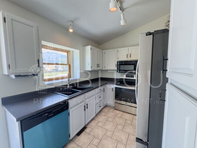 Building Photo - 4030 Meadowdale Pl