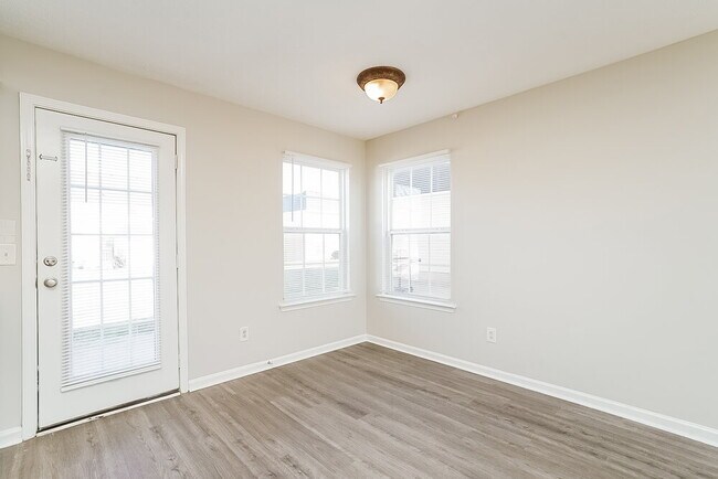 Building Photo - 324 Sarna Dr