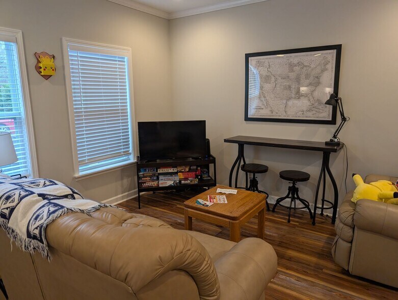 Building Photo - 238 Summerhill