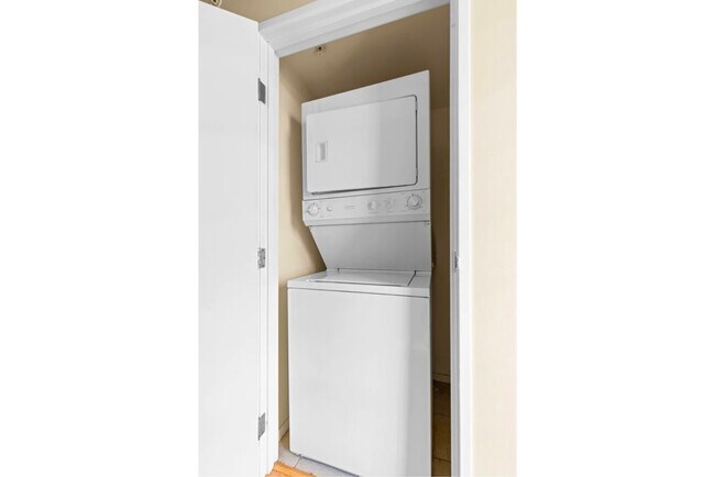 Building Photo - 9715 Woods Dr