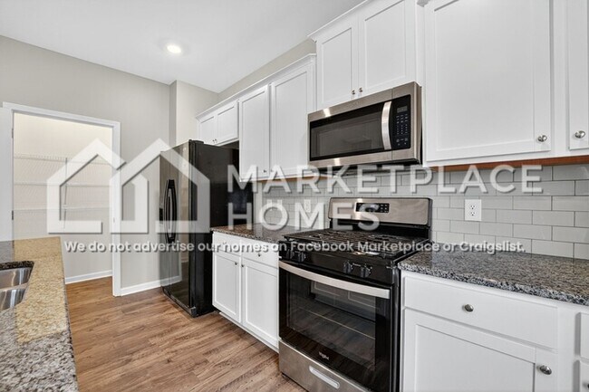 Building Photo - 559 Cliff St