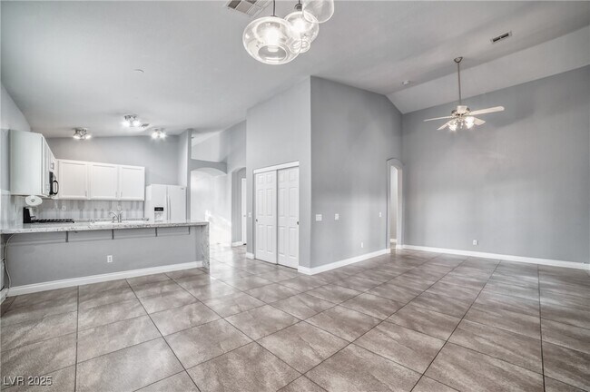 Building Photo - 1989 Songbird Ct