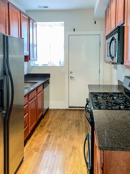 Primary Photo - 3455 N Wolcott Ave
