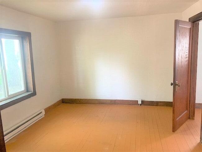 Building Photo - 2 Bedroom/1 bath house in Carlin with garage