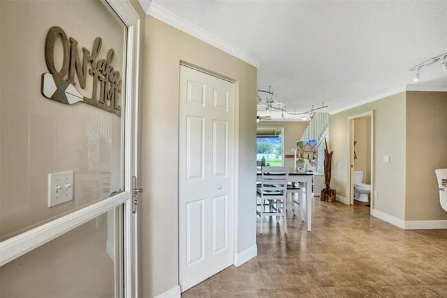 Building Photo - 4059 Crystal Lake Dr