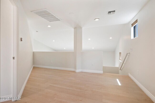 Building Photo - 3121 N Olsen Ave
