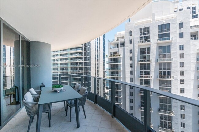 Building Photo - 1000 Brickell Plaza