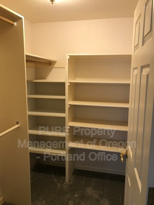 Building Photo - 18031 Chickaree Dr