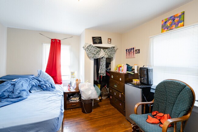 Building Photo - 1317 State St