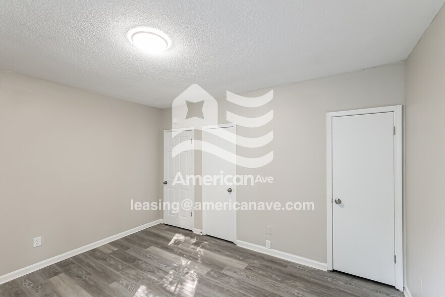 Building Photo - 7110 1st Ave S