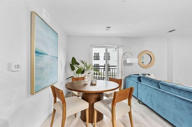 Building Photo - Qiftwa