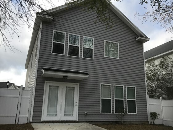 Building Photo - 330 Summer Hill Way