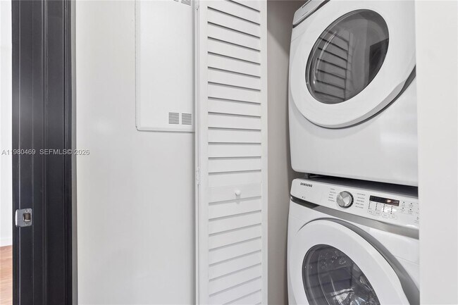 Building Photo - 1911 SW 57th Ave