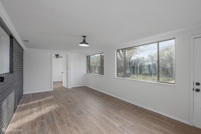 Building Photo - 1522 Captain Shreve Dr