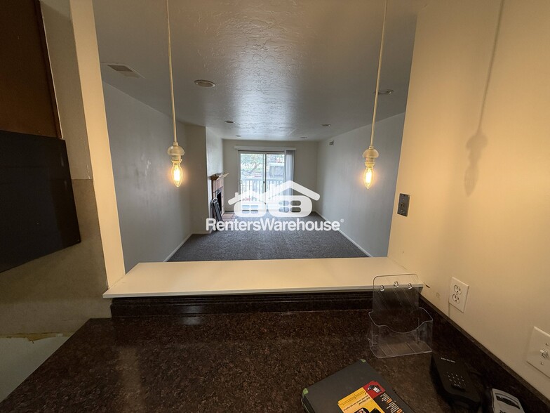 Building Photo - 5660 Meadow Ln
