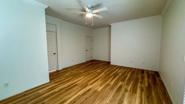 Building Photo - Discover your dream home in the heart of H...