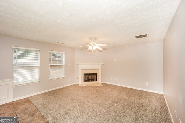 Building Photo - 9497 Lakeview Rd