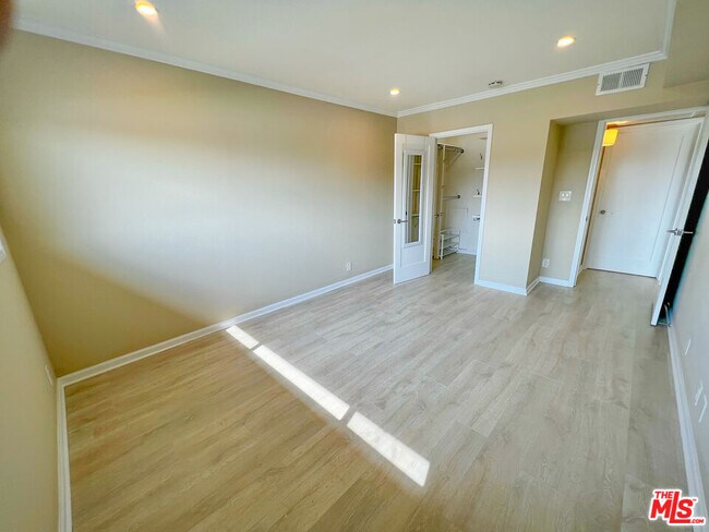 Building Photo - 1250 Kings Rd