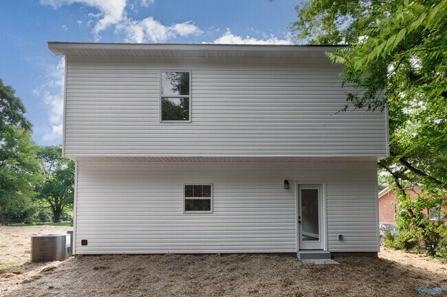 Building Photo - 1711 Golf Club Ln NW