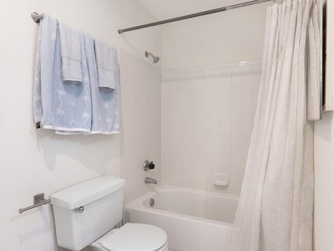 Building Photo - Charming Dilworth Condo in Olmsted Park – Walkable, Updated, Furnished Option Available. Pool Views!