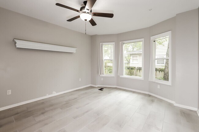 Building Photo - Don't miss out on this beautiful home!