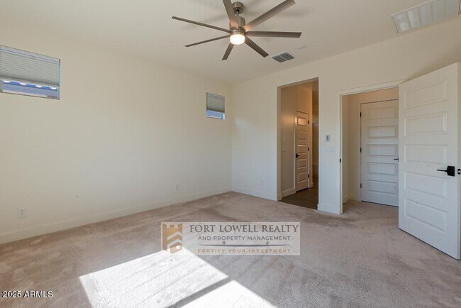 Building Photo - 8443 S 164th Dr