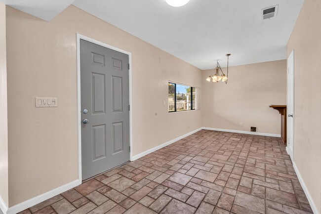 Building Photo - Patricia Lane