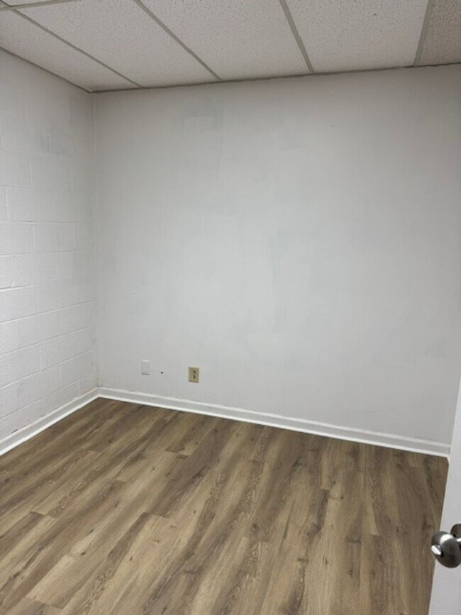 Building Photo - Situated in the heart of Sango, massive lot, and includes a fully finished & recently remodeled b...