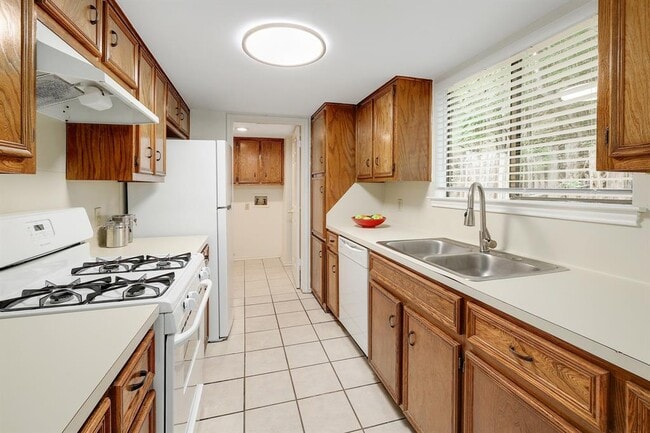 Building Photo - 6519 Hart Ln