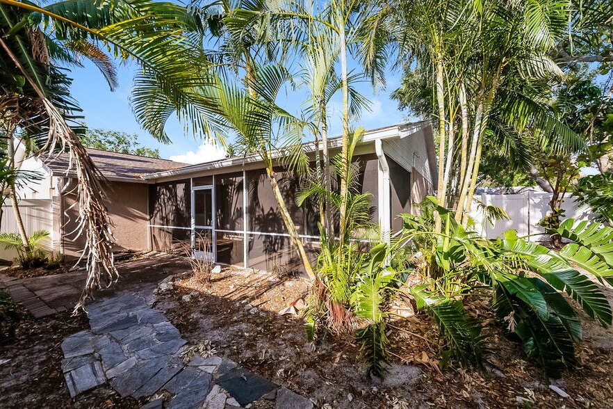 Building Photo - 2444 Briar Oak Cir