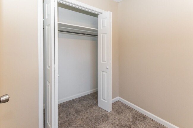 Building Photo - 816 Garrettsburg Rd