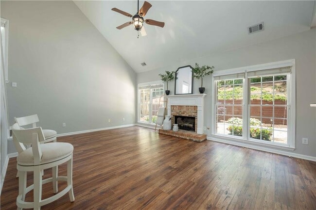 Building Photo - 1245 S Bethany Creek Dr
