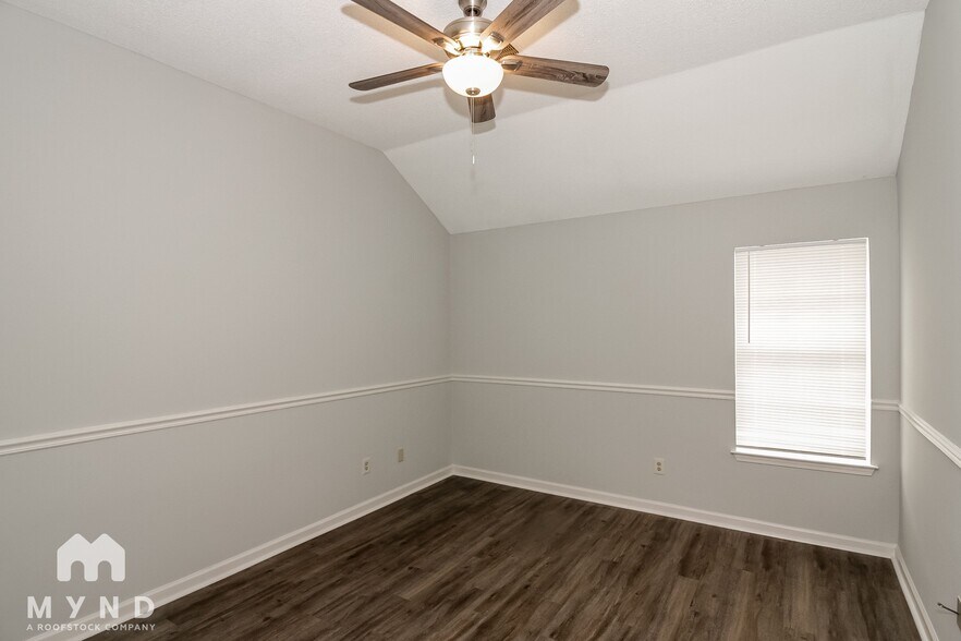 Building Photo - 6354 Amanda Oaks Cir N